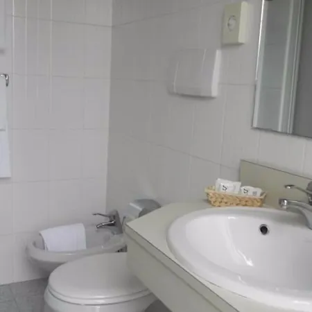 Отель Italie Et Suisse Стреза