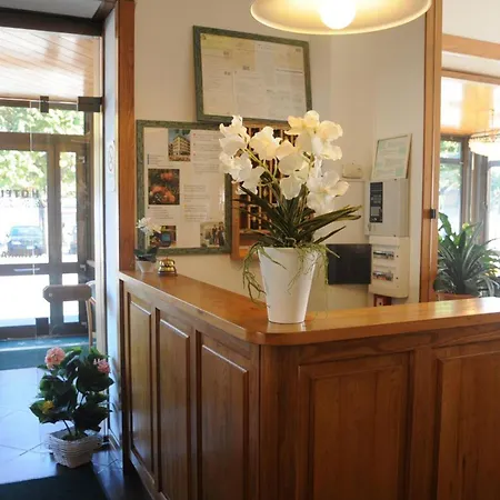 Italie Et Suisse Отель