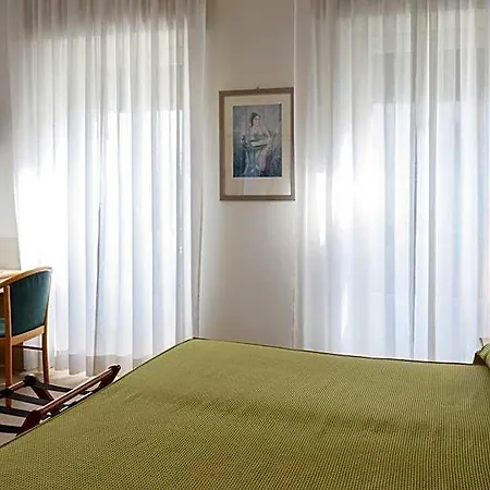 Hotel Italie Et Suisse 3*