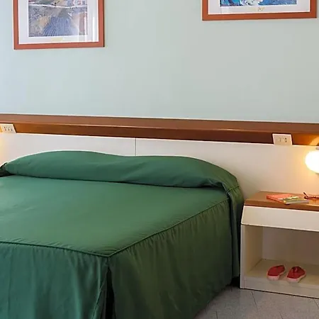 Hotel Italie Et Suisse 3*
